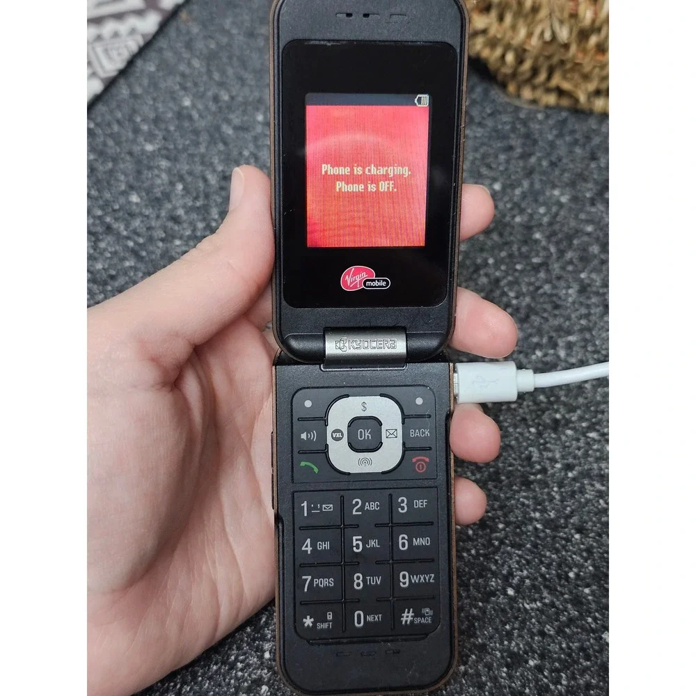 Kyocera flip phone branded for Virgin Mobile.
